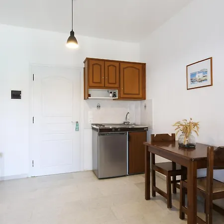 Diamantis Studios&apartments Hotel 2*