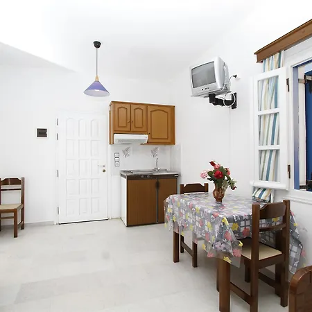 Diamantis Studios&apartments 2*